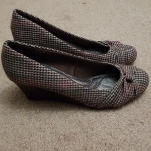 Houndstooth wedges never worn